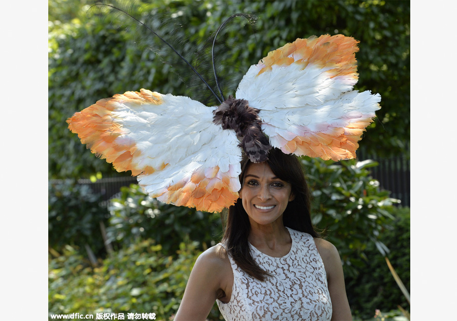 Race-goers get ahead with hats