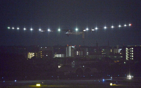 Solar-powered plane breaks solo flight record across Pacific to Hawaii