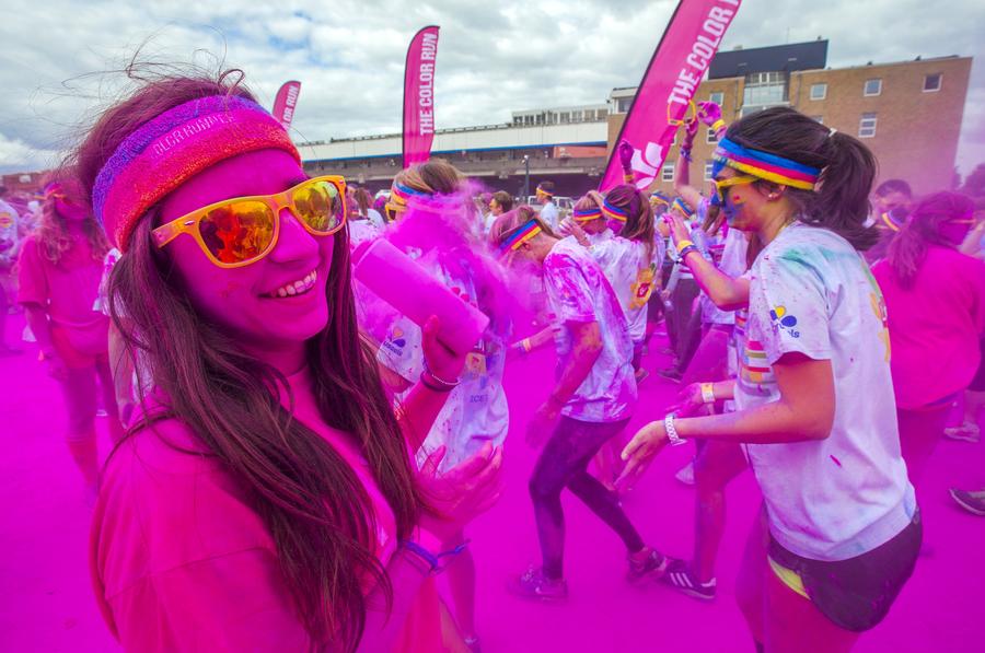 Color Run attracts fun-loving runners in Brussels