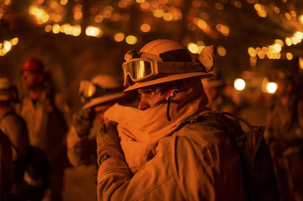 Northern California wildfire destroys hundreds of structures