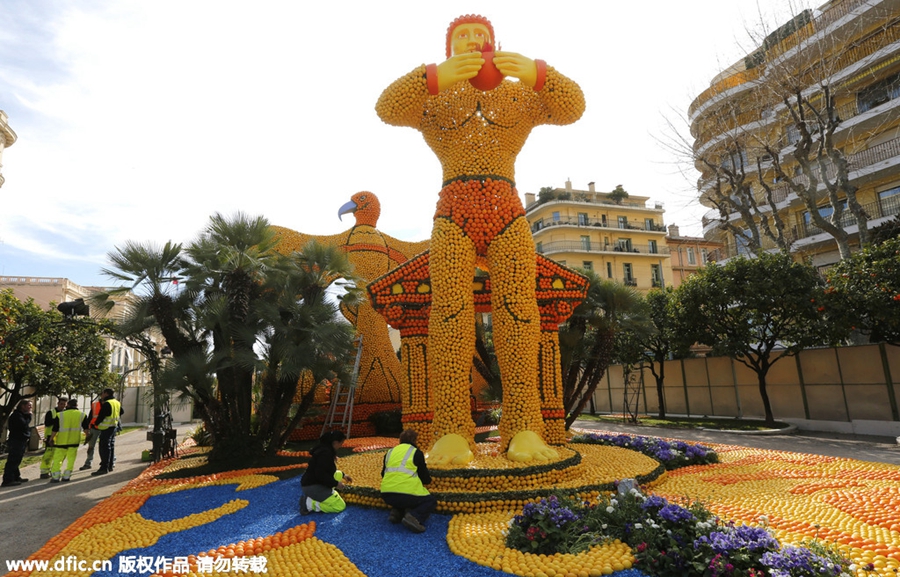 Lemon sculptures pay tribute to Italian cinema