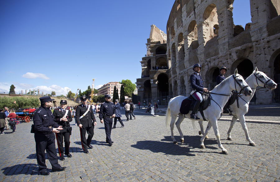 Chinese join Italians for police patrols