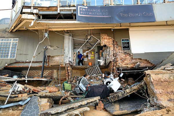 3 dead while entire towns underwater after vicious storm lashes Australia