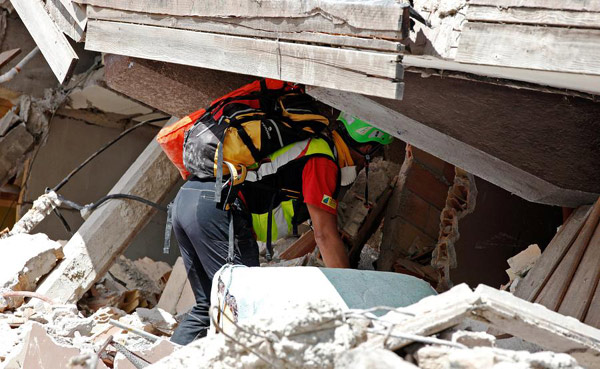 250 dead, thousands displaced in central Italy's quake