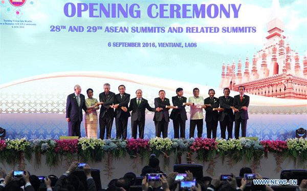 ASEAN summits kick off in Laos, focusing on building dynamic community