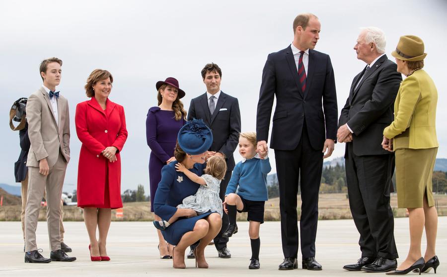 Kids in tow, Prince William starts Canadian tour