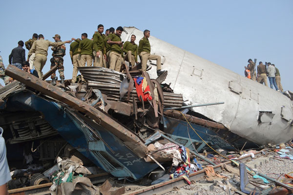 At least 90 dead in Indian train derailment