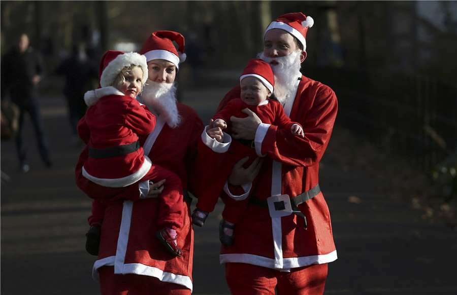 Thousands take part in Santa Run in London