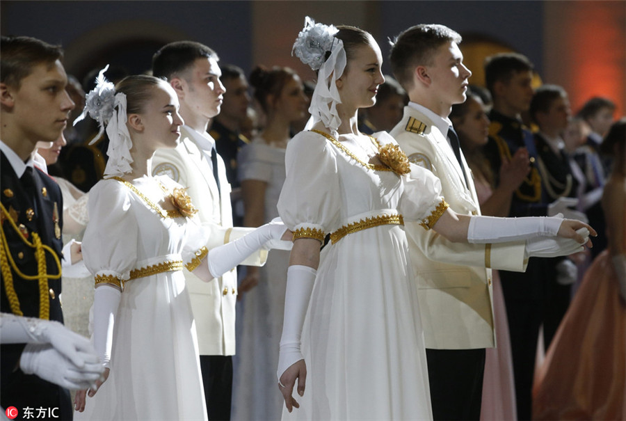 Smart men, beautiful girls, royal setting in Kremlin