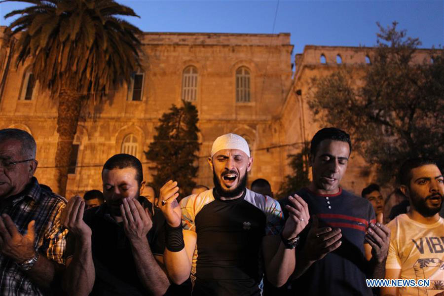 Muslims protest against new Israeli security measures in Jerusalem