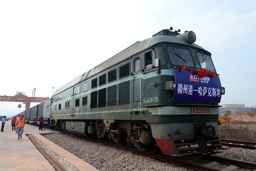 Cargo train rolls out between East China, Kazakhstan