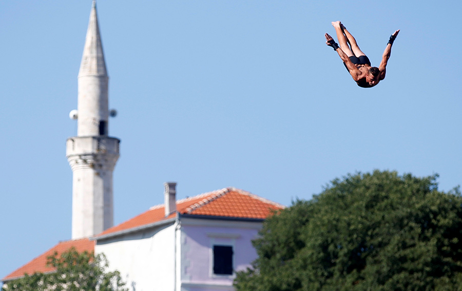 451st traditional jumps from Old Bridge held in BiH