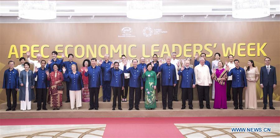 President Xi attends gala dinner hosted by Vietnamese president