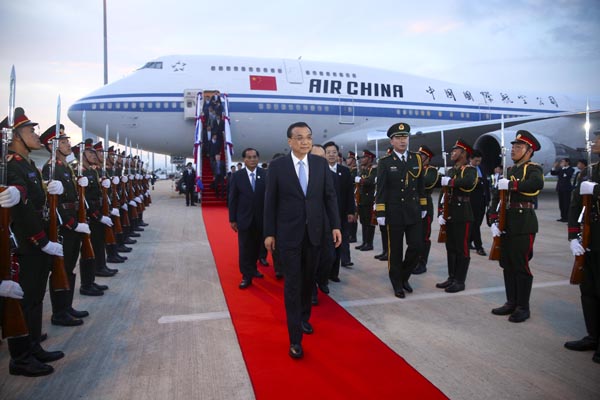 Chinese premier arrives in Laos for visit, East Asia leaders' meetings