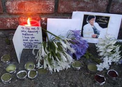 Worldwide fans mourn their King of Pop